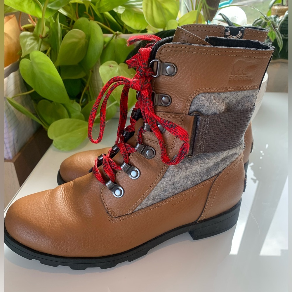Sorel Kids Boots in Brown and Gray with Red Laces